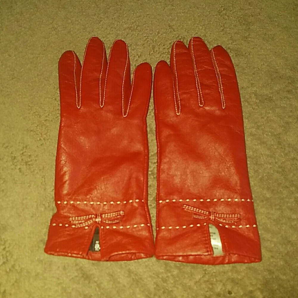 Very pretty leather gloves